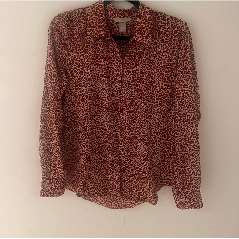 H and M Size Medium Leopard Print Shirt
Pre Owned Good